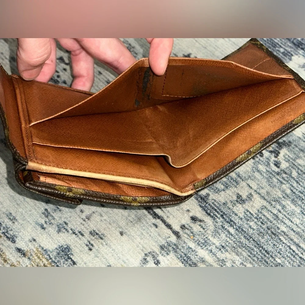 Louis Vuitton Monogram Monnaie Double Snap Wallet - Picture 15 of 16